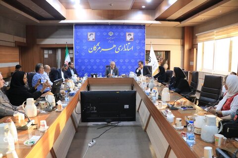 نشست استاندار هرمزگان و هنرمندان صنایع دستی