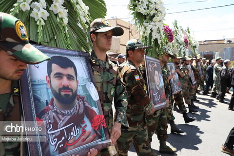 زنجانی‌ها  قهرمان دفاع از وطن خود را باشکوه بدرقه کردند