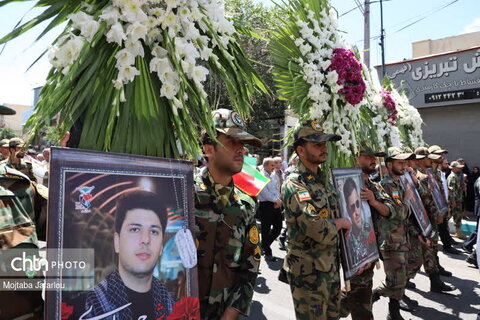 زنجانی‌ها  قهرمان دفاع از وطن خود را باشکوه بدرقه کردند