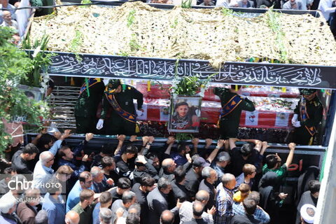 زنجانی‌ها  قهرمان دفاع از وطن خود را باشکوه بدرقه کردند