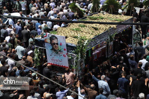 زنجانی‌ها  قهرمان دفاع از وطن خود را باشکوه بدرقه کردند