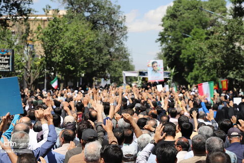 زنجانی‌ها  قهرمان دفاع از وطن خود را باشکوه بدرقه کردند