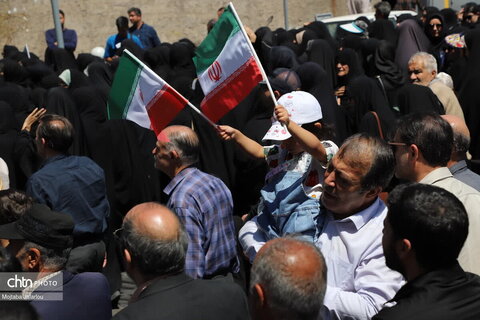 زنجانی‌ها  قهرمان دفاع از وطن خود را باشکوه بدرقه کردند