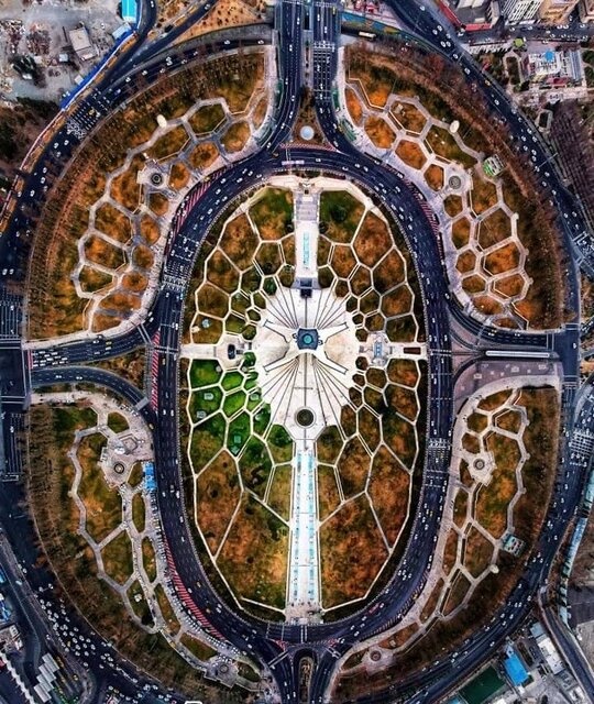 با وجود تعلیق موقت اجلاس، مسیر اعتلای جایگاه بین‌المللی تهران را با اراده‌ای استوار ادامه خواهیم داد