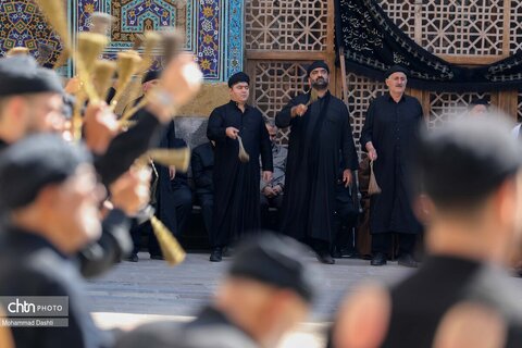 آئین سنتی «طشت گذاری» در بقعه شیخ صفی‌الدین اردبیلی