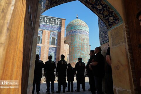 آئین سنتی «طشت گذاری» در بقعه شیخ صفی‌الدین اردبیلی