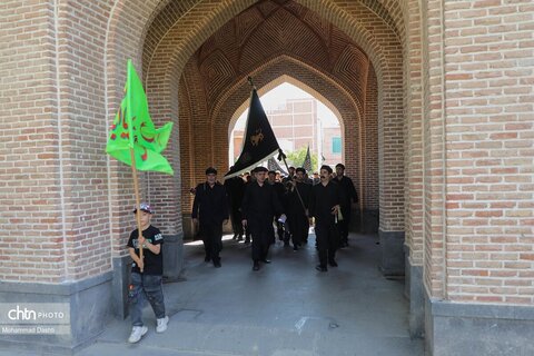 آئین سنتی «طشت گذاری» در بقعه شیخ صفی‌الدین اردبیلی