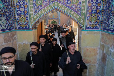 آئین سنتی «طشت گذاری» در بقعه شیخ صفی‌الدین اردبیلی