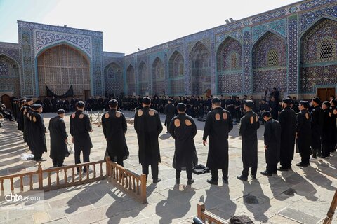 آئین سنتی «طشت گذاری» در بقعه شیخ صفی‌الدین اردبیلی