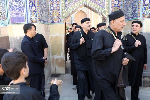 آئین سنتی «طشت گذاری» در بقعه شیخ صفی‌الدین اردبیلی