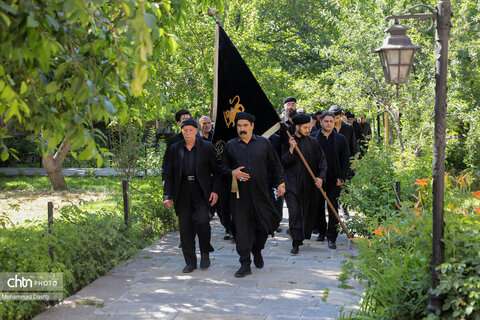 آئین سنتی «طشت گذاری» در بقعه شیخ صفی‌الدین اردبیلی