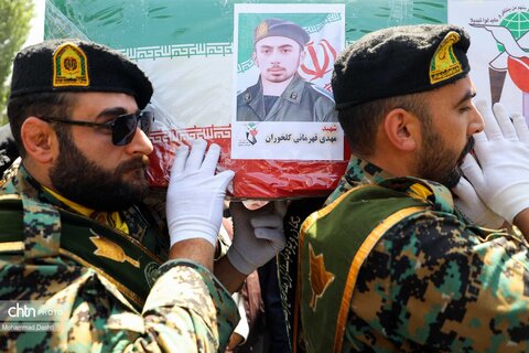 تشییع پیکر شهید مدافع وطن «مهدی قهرمانی» در اردبیل