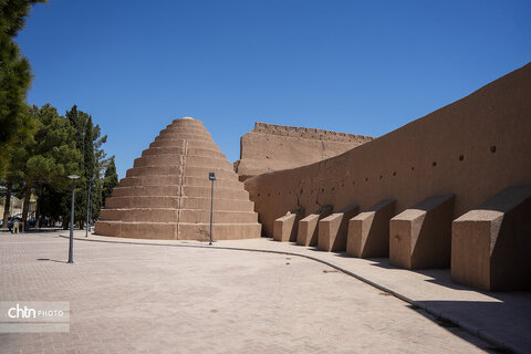 یخدان دوقلو