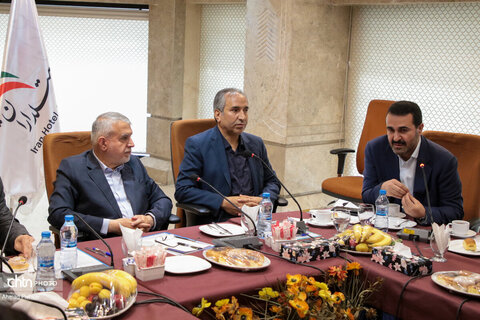 نشست اعضای جامعه هتل‌داران با وزیر میراث‌فرهنگی، گردشگری و صنایع‌دستی