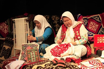 بررسی راهکارهای تقویت پیوندهای فرهنگی و گردشگری ایران و قزاقستان از مسیر گلستان