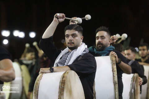 آیین سنتی شاخسی واخسی در شب چهارم محرم در خیابان ارتش تبریز