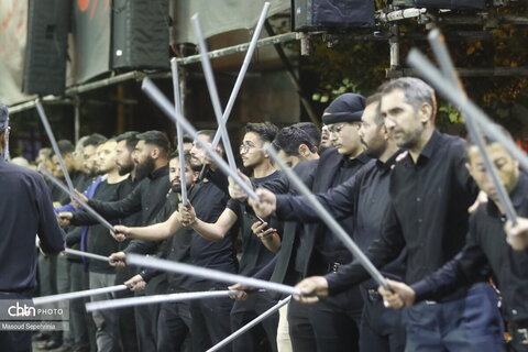 آیین سنتی شاخسی واخسی در شب چهارم محرم در خیابان ارتش تبریز