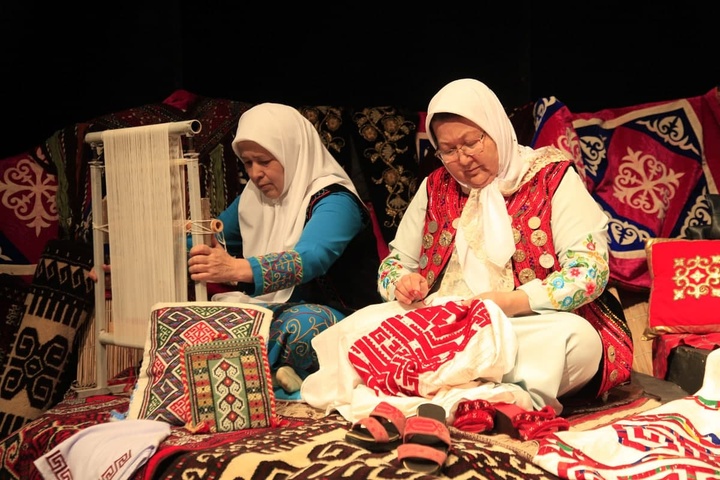 بررسی راهکارهای تقویت پیوندهای فرهنگی و گردشگری ایران و قزاقستان از مسیر گلستان