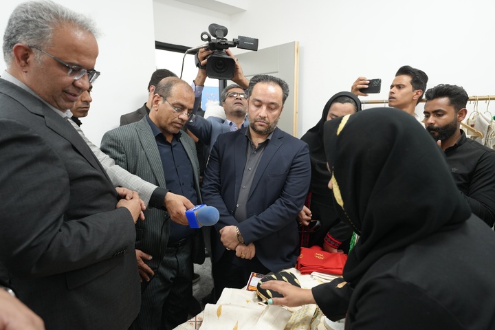 هدایای ادارات از صنایع دستی استان خریداری شود/ خامهدوزی ادیمی؛ گامی برای توسعه مشاغل خانگی سیستان هدایای ادارات از صنایع دستی استان خریداری شود/ خامهدوزی ادیمی؛ گامی برای توسعه مشاغل خانگی سیستان