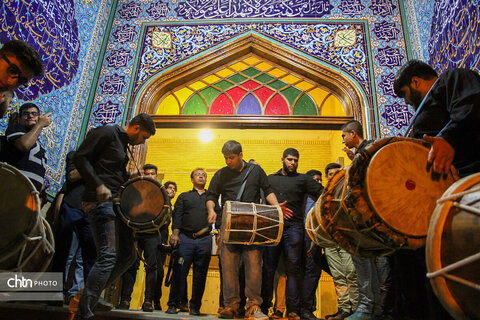طبل‌های عزاداری محرم در بوشهر کنار خلیج می‌گریند.