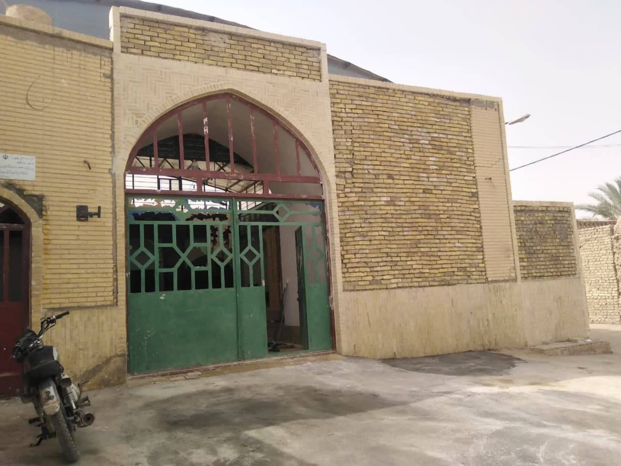 مرمت رواق‌های آسیب‌دیده حسینیه تاریخی کاکامیر بافق