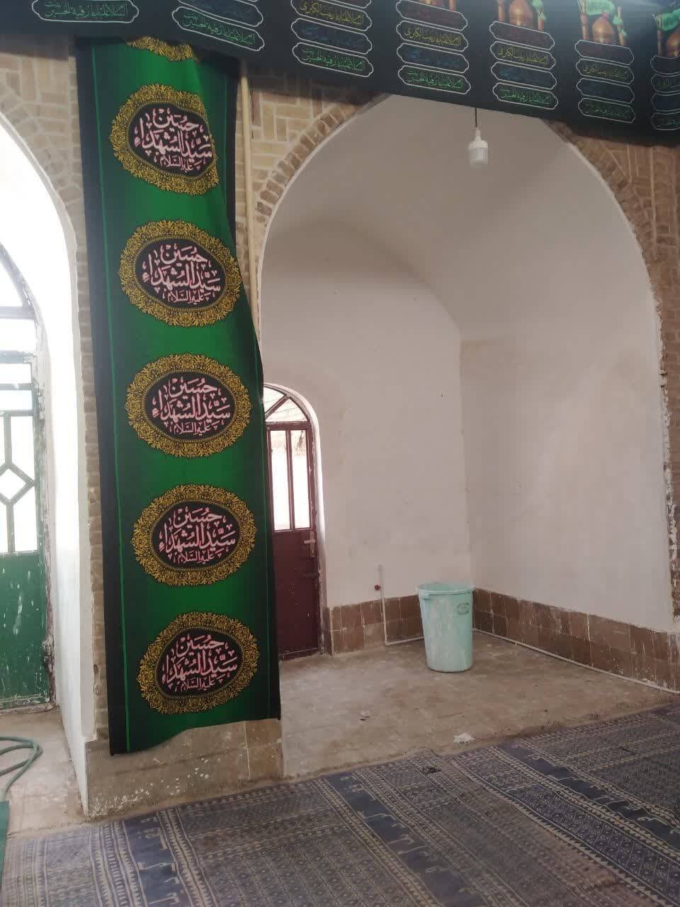 مرمت رواق‌های آسیب‌دیده حسینیه تاریخی کاکامیر بافق