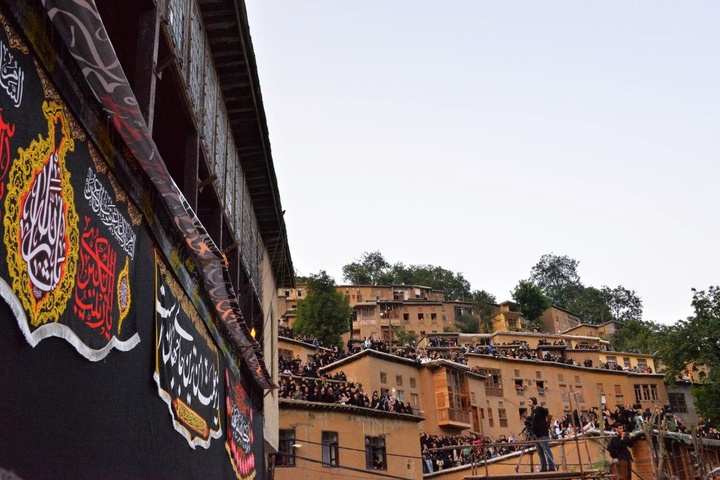 برپایی آیین‌های سنتی ماه محرم در گیلان/ از چهل منبران تا علم واچینی