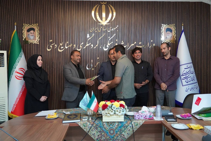 تجلیل از برندگان رویداد عکاسی «فتوواک» در ارومیه 