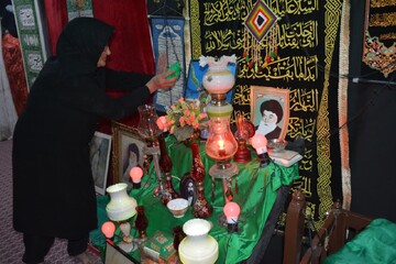 محفلی کوچک برای عزاداری بزرگ