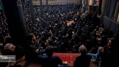 آیین سنتی عزاداری محرم در تکیه سادات اخوی تهران برگزار شد