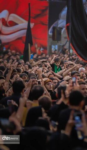 آئینی برآمده از دل تاریخ در میعادگاه عاشقان امام حسین(ع) در عاشورای حسینی تفت