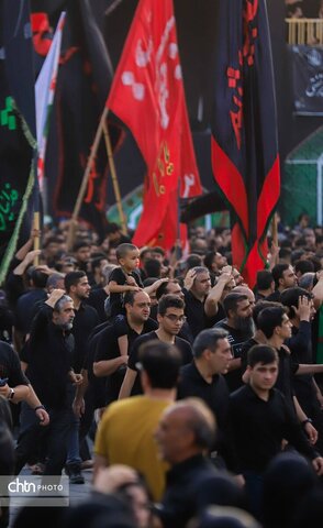 آئینی برآمده از دل تاریخ در میعادگاه عاشقان امام حسین(ع) در عاشورای حسینی تفت