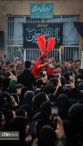 آئینی برآمده از دل تاریخ در میعادگاه عاشقان امام حسین(ع) در عاشورای حسینی تفت