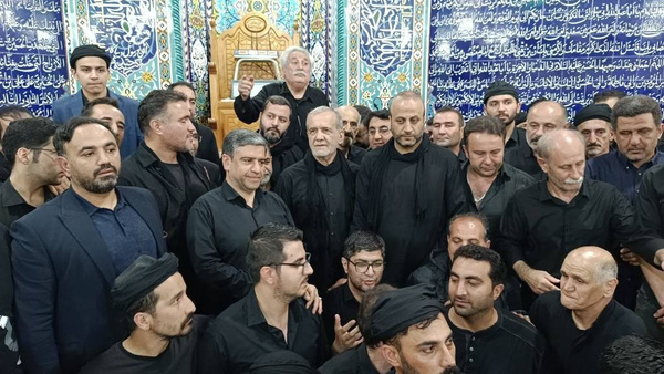 حضور رئیس‌جمهوری در مراسم شام غریبان اردبیل