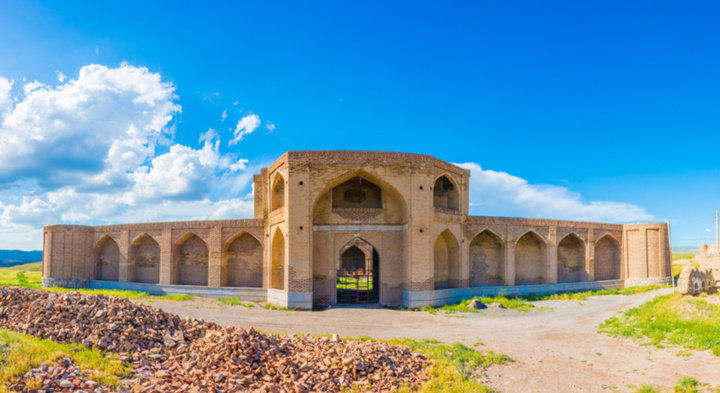 واگذاری بهره‌برداری ۳ کاروانسرای تاریخی آذربایجان‌شرقی به بخش خصوصی/ مزایده از طریق سامانه رسمی تدارکات دولت انجام می‌شود