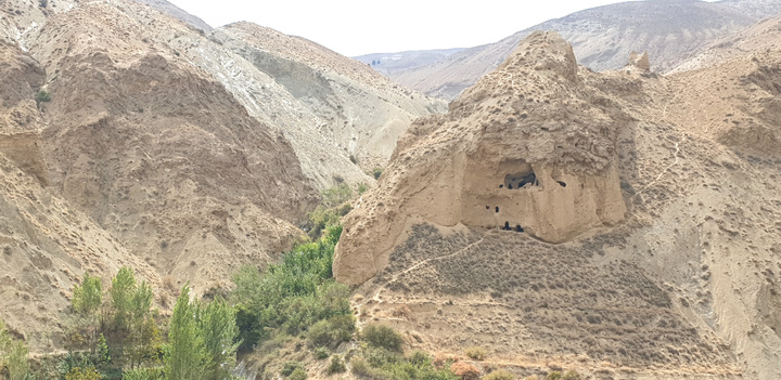 بازدید کارشناس پژوهشکده ابنیه و بافت‌های تاریخی- فرهنگی از روستاهای دارای معماری دست‌کند استان سمنان/ لزوم اقدامات مطالعاتی و حفاظتی در این روستاها