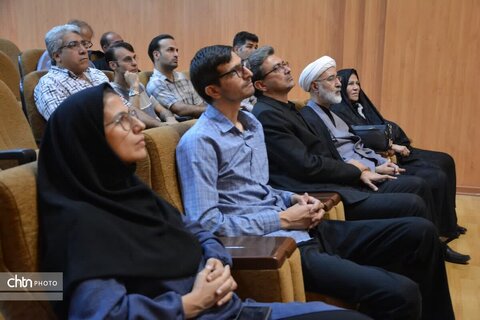 آیین رونمایی از سکه های ضرب شده در یزد برگزار شد.