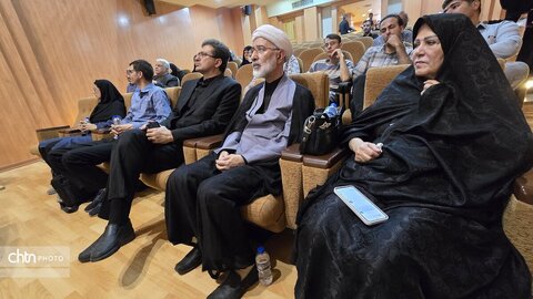 آیین رونمایی از سکه های ضرب شده در یزد برگزار شد.