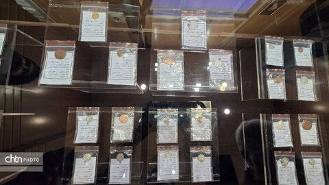 آیین رونمایی از سکه های ضرب شده در یزد برگزار شد.