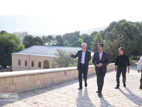 معاون استاندار لرستان از مجموعه قلعه فلک‌الافلاک بازدید کرد.