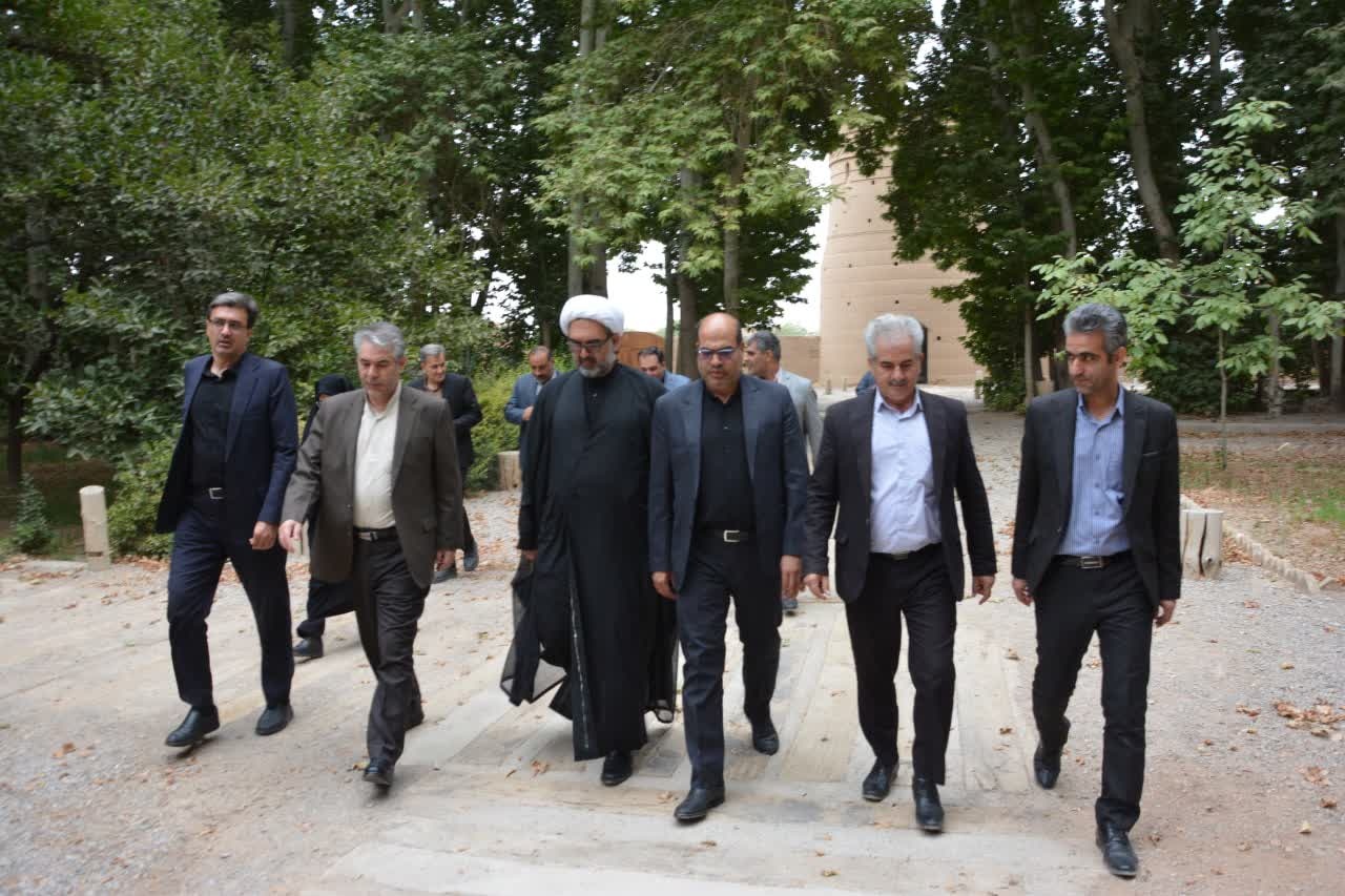 بازدید از پروژه‌های در حال اجرای مهریز