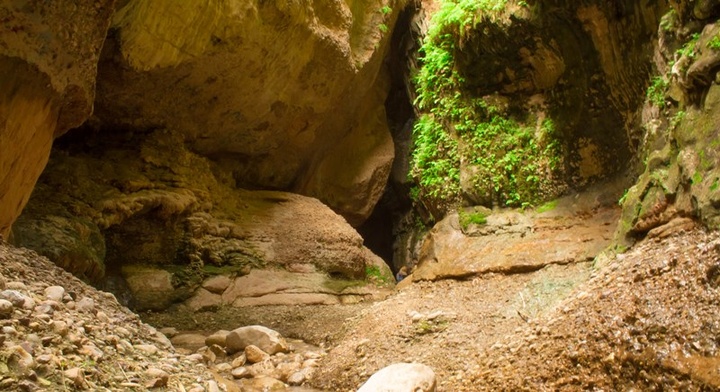 ایجاد یک دهنه پل در مسیر گردشگری تنگه آبی زینگان مهران ایلام