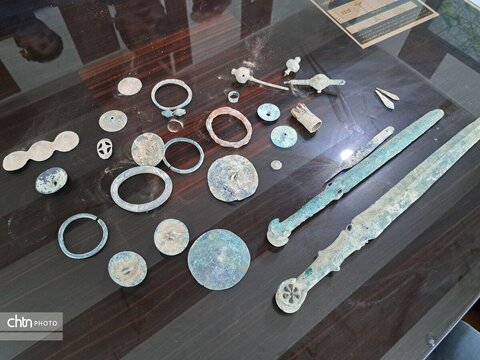 کشف و ضبط ۳۰ قطعه شیء تاریخی در شهرستان کهنوج