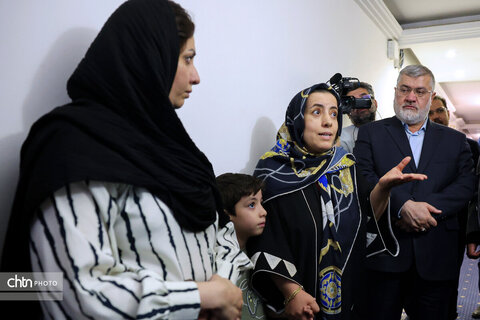 دیدار پزشکیان با جمعی از خانواده های آسیب دیده از جنگ مستقر در هتل لاله