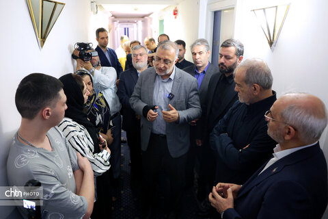 دیدار پزشکیان با جمعی از خانواده های آسیب دیده از جنگ مستقر در هتل لاله