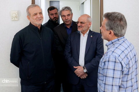 دیدار پزشکیان با جمعی از خانواده های آسیب دیده از جنگ مستقر در هتل لاله