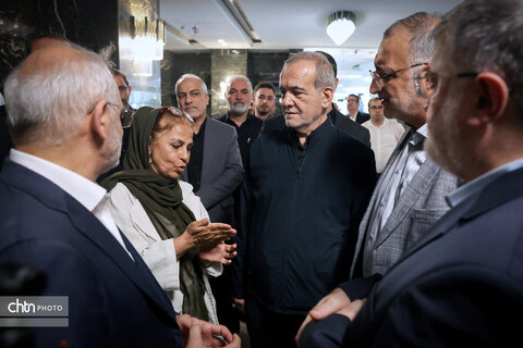 دیدار پزشکیان با جمعی از خانواده های آسیب دیده از جنگ مستقر در هتل لاله