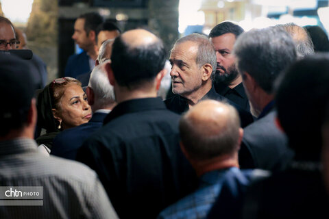 دیدار پزشکیان با جمعی از خانواده های آسیب دیده از جنگ مستقر در هتل لاله