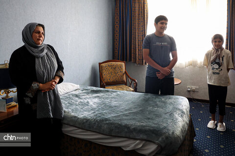 دیدار پزشکیان با جمعی از خانواده های آسیب دیده از جنگ مستقر در هتل لاله