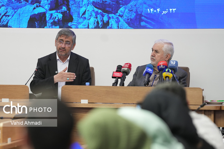 نشست رسانه‌ای ثبت جهانی محوطه‌های پیش‌ازتاریخ دره خرم‌آباد